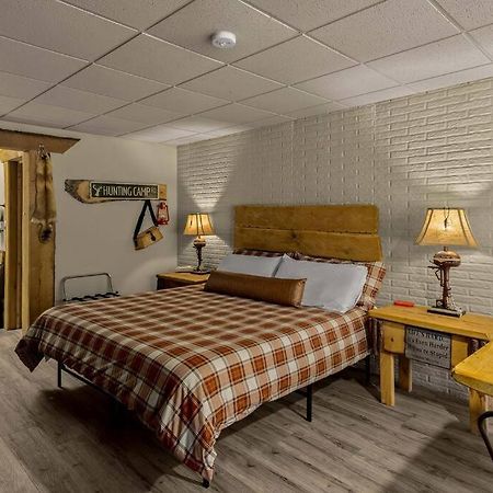 Stonegate Lodge King Bed, Wifi, 50In Roku Tv, Salt Water Pool Room #108 Eureka Springs Εξωτερικό φωτογραφία