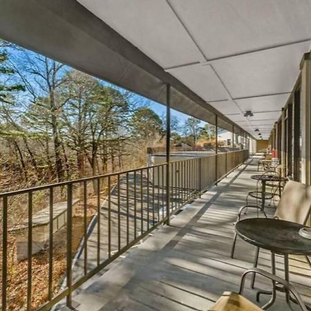 Stonegate Lodge King Bed, Wifi, 50In Roku Tv, Salt Water Pool Room #108 Eureka Springs Εξωτερικό φωτογραφία