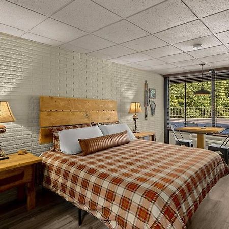 Stonegate Lodge King Bed, Wifi, 50In Roku Tv, Salt Water Pool Room #108 Eureka Springs Εξωτερικό φωτογραφία
