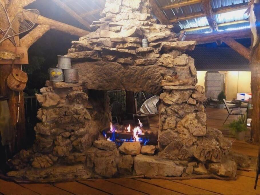 Stonegate Lodge King Bed, Wifi, 50In Roku Tv, Salt Water Pool Room #108 Eureka Springs Εξωτερικό φωτογραφία
