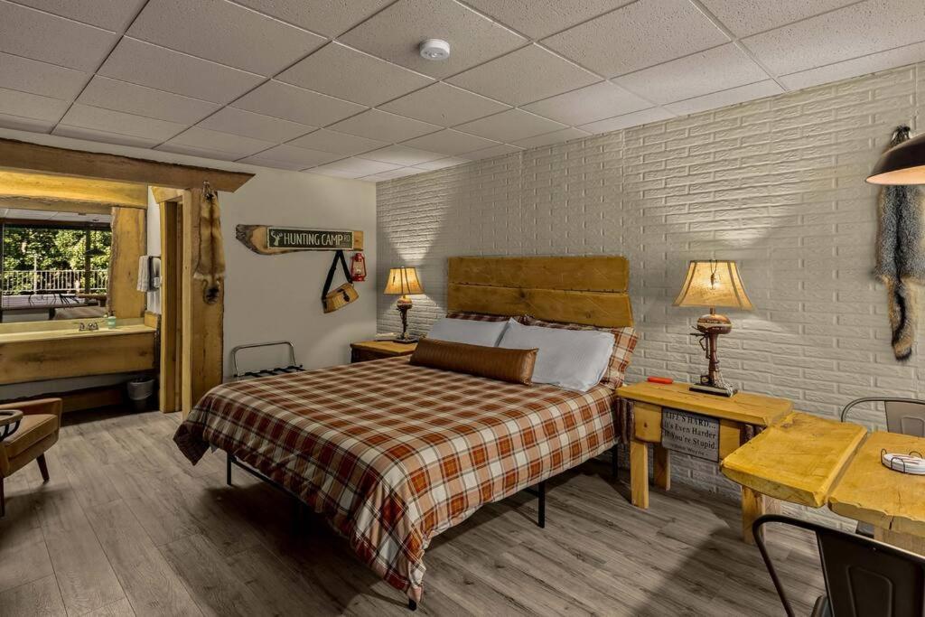 Stonegate Lodge King Bed, Wifi, 50In Roku Tv, Salt Water Pool Room #108 Eureka Springs Εξωτερικό φωτογραφία