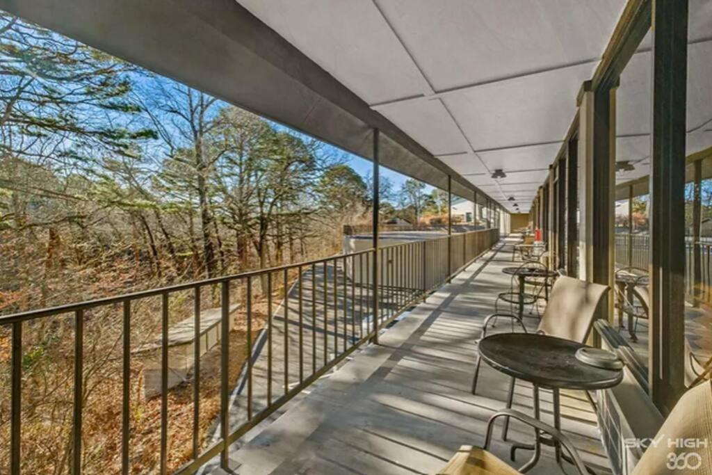 Stonegate Lodge King Bed, Wifi, 50In Roku Tv, Salt Water Pool Room #108 Eureka Springs Εξωτερικό φωτογραφία