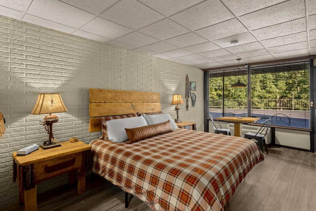 Stonegate Lodge King Bed, Wifi, 50In Roku Tv, Salt Water Pool Room #108 Eureka Springs Εξωτερικό φωτογραφία