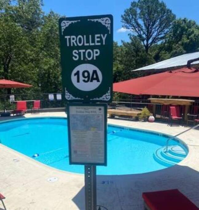 Stonegate Lodge King Bed, Wifi, 50In Roku Tv, Salt Water Pool Room #108 Eureka Springs Εξωτερικό φωτογραφία