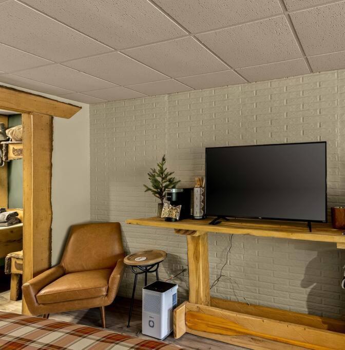 Stonegate Lodge King Bed, Wifi, 50In Roku Tv, Salt Water Pool Room #108 Eureka Springs Εξωτερικό φωτογραφία