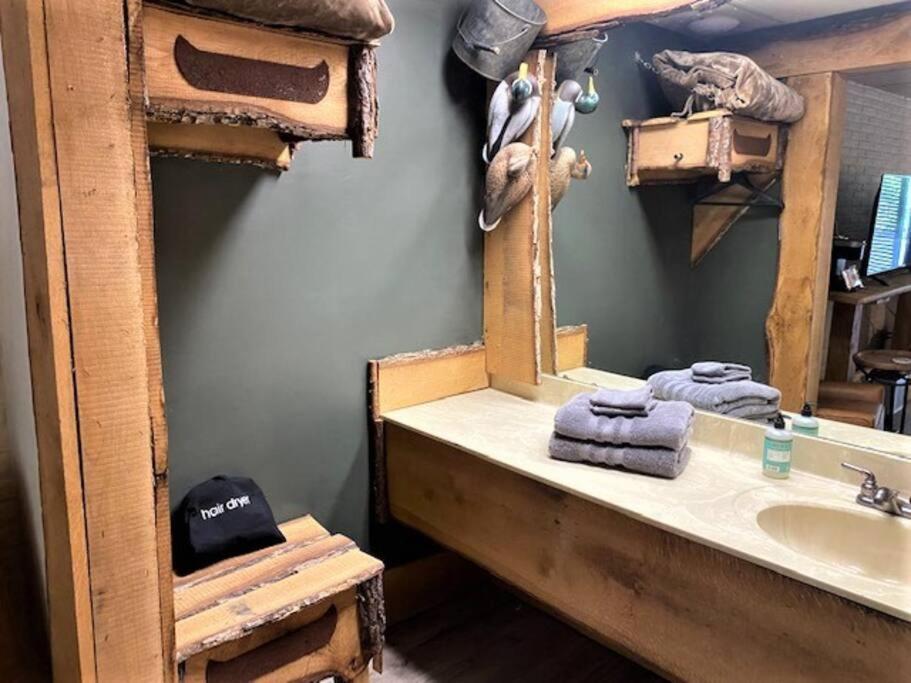 Stonegate Lodge King Bed, Wifi, 50In Roku Tv, Salt Water Pool Room #108 Eureka Springs Εξωτερικό φωτογραφία