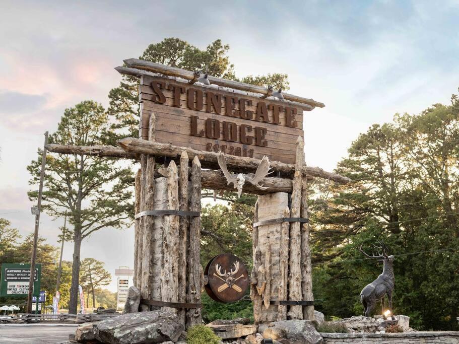 Stonegate Lodge King Bed, Wifi, 50In Roku Tv, Salt Water Pool Room #108 Eureka Springs Εξωτερικό φωτογραφία
