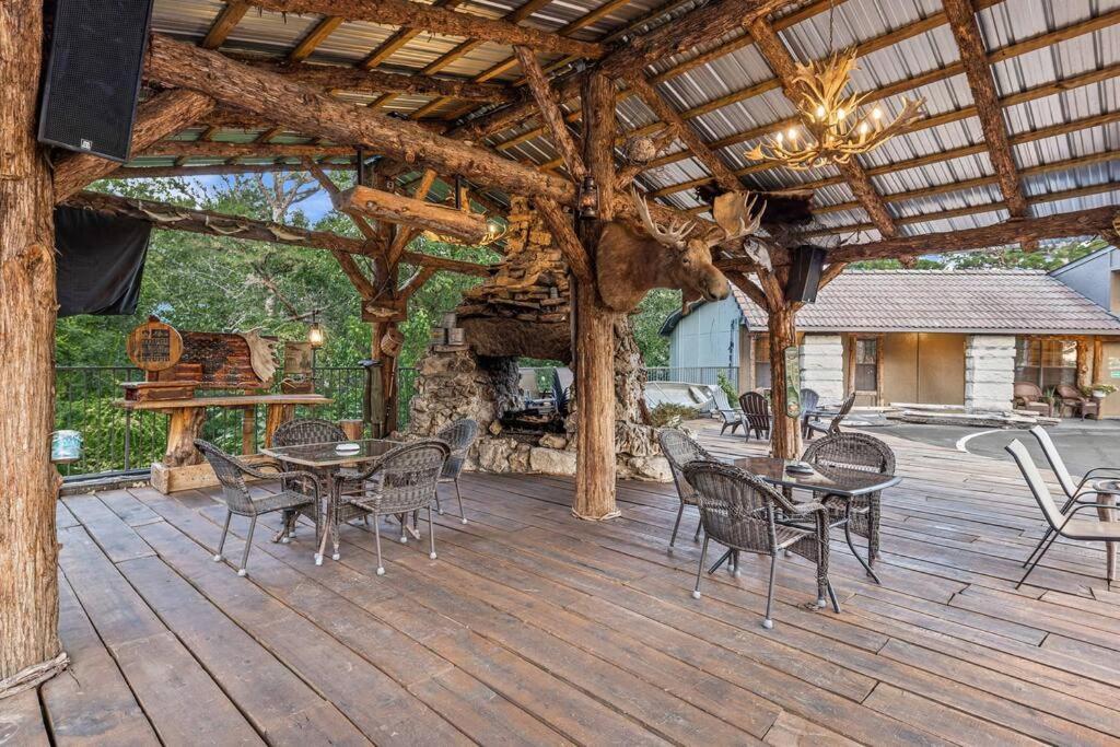 Stonegate Lodge King Bed, Wifi, 50In Roku Tv, Salt Water Pool Room #108 Eureka Springs Εξωτερικό φωτογραφία